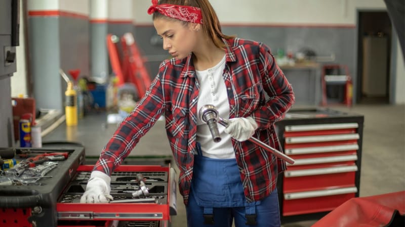 Stół do warsztatu samochodowego - metalowy czy drewnianyStół do warsztatu mechanika?