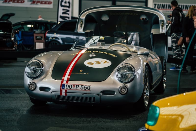 Dominacja Porsche 550 w Wyścigach